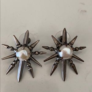 Kendra Scott antique silver pearl earrings
